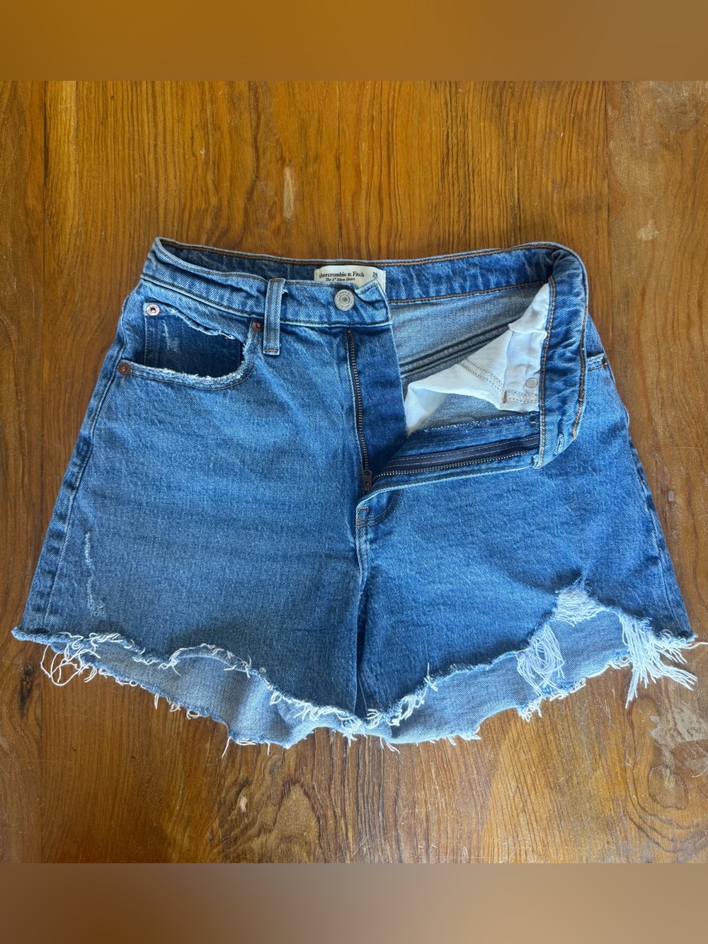 Abercrombie & Fitch The 4” Mom Short High High Rise Curve Love 26/2 Medium Blue